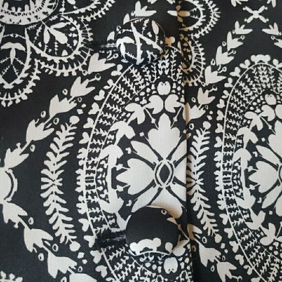 Dressbarn Women's Blouse Size M Black White Geometric 3/4 Sleeve V Neck Stretch - Picture 5 of 11